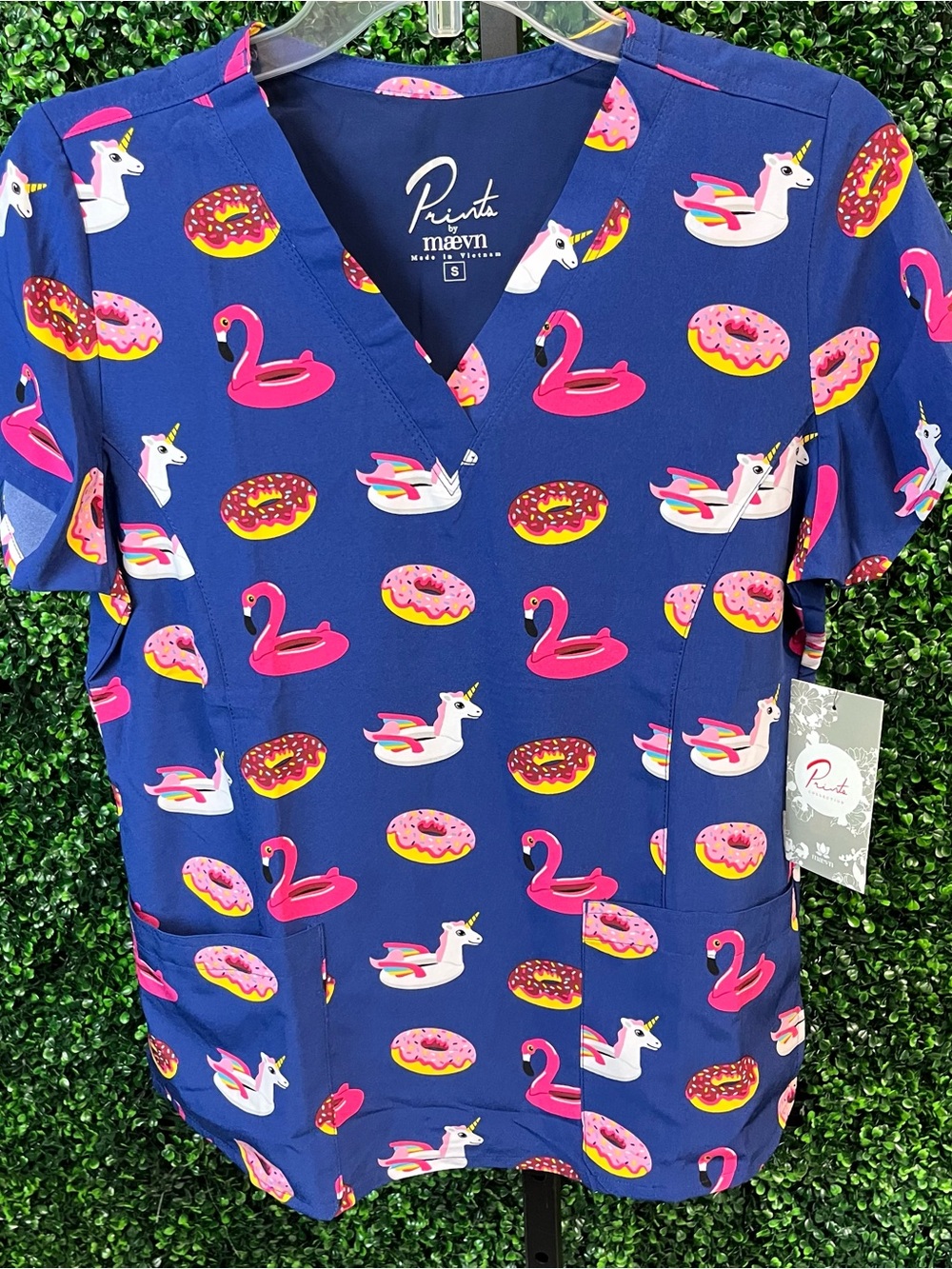 NWT Maevn Summer Pool Float Printed Women’s Scrub Top Size Small